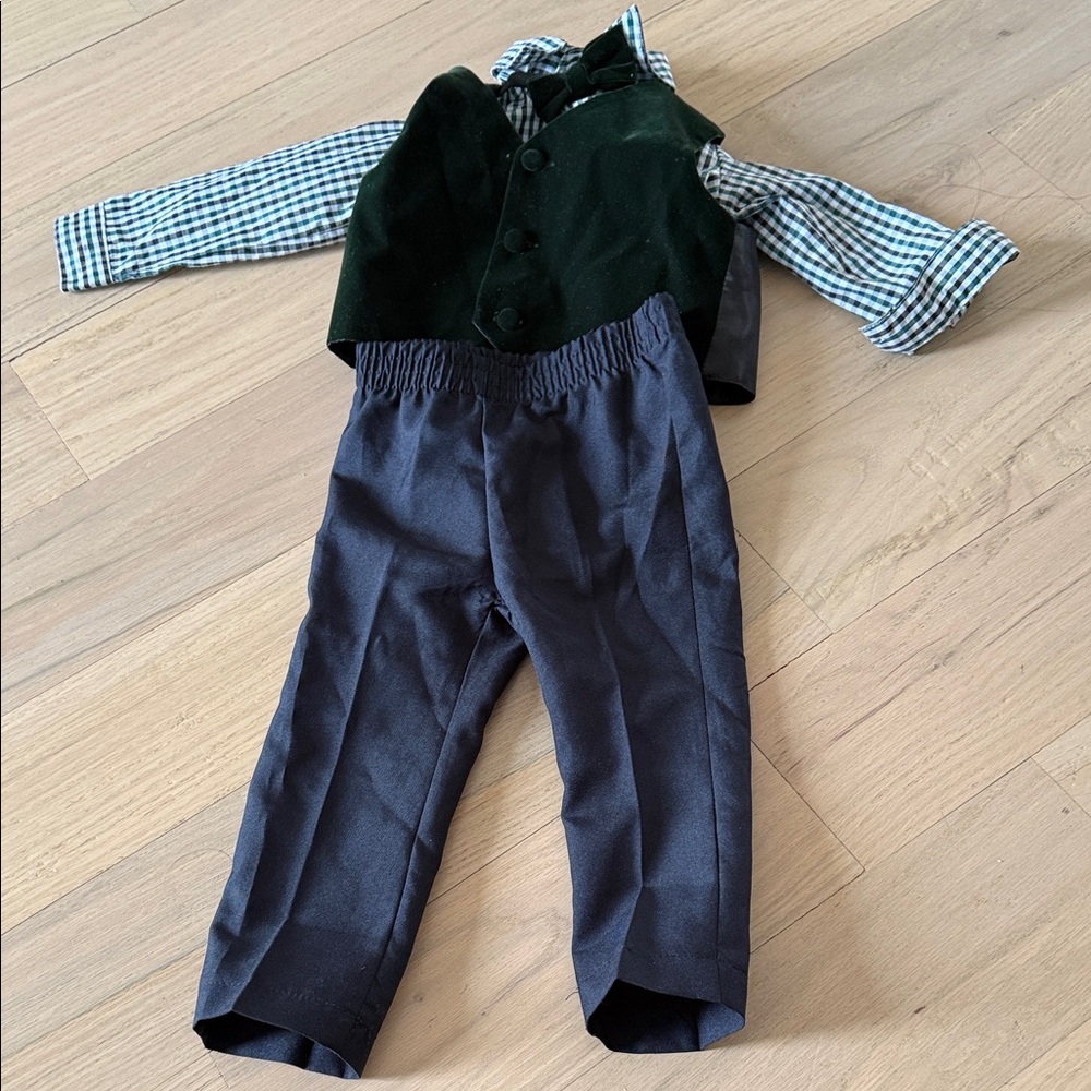 Green Velvet Vest with Checkered Shirt and Gray Pants Set